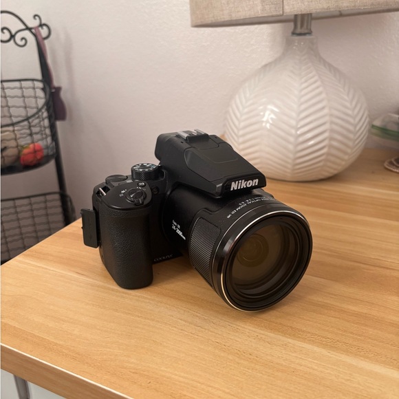 Nikon - Coolpix P950 16.0-Megapixel Digital Camera - Black - Picture 3 of 16